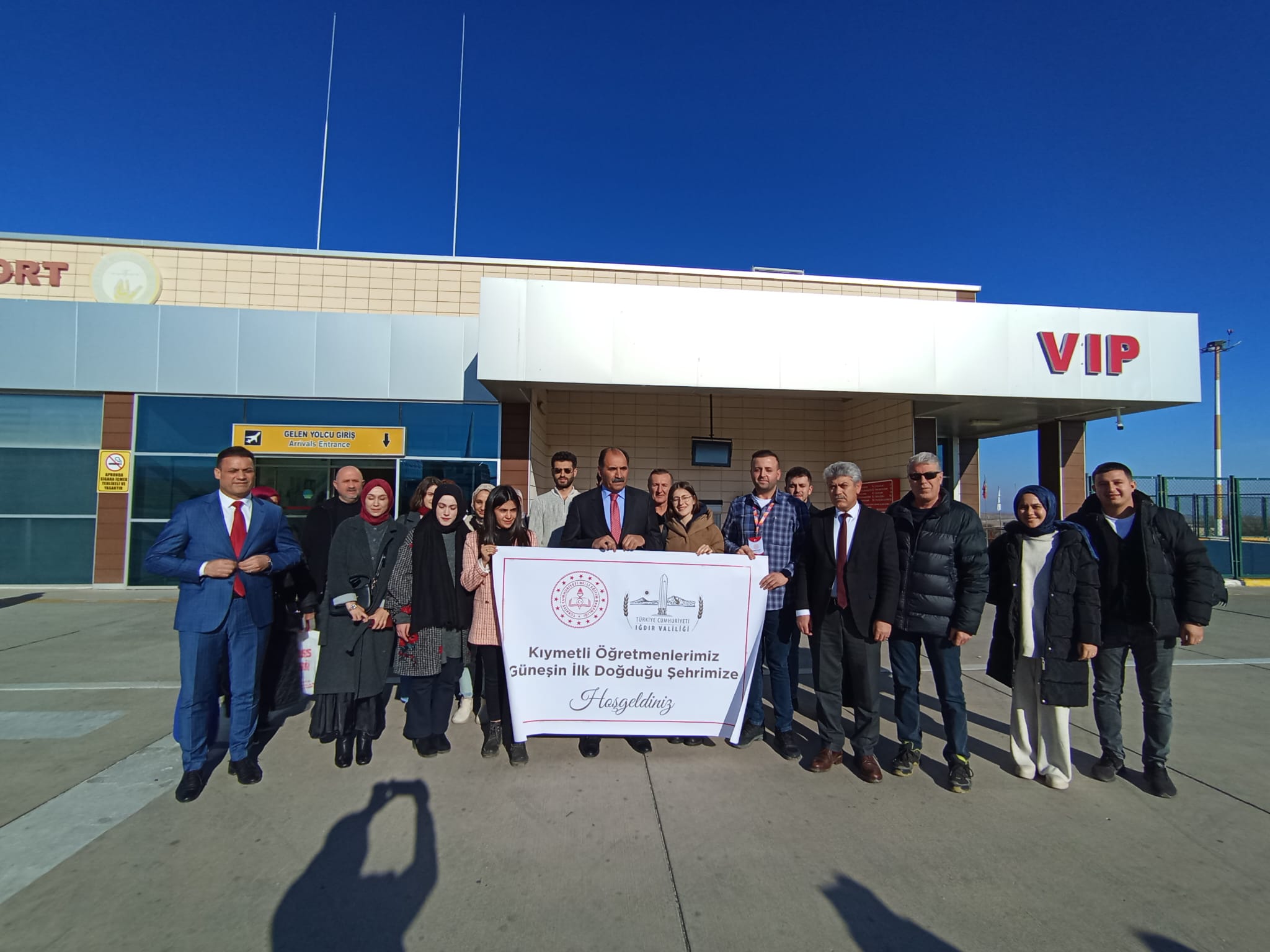 Iğdır İl Milli Eğitim Müdürü Aziz Gün, Yeni Atanan Öğretmenleri Havalimanında Karşıladı