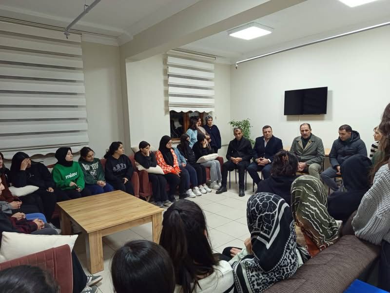 Milli Eğitim Müdürü Aziz Gün ve Dr. Ufuk Dilekçi Öğrencilerle Buluştu