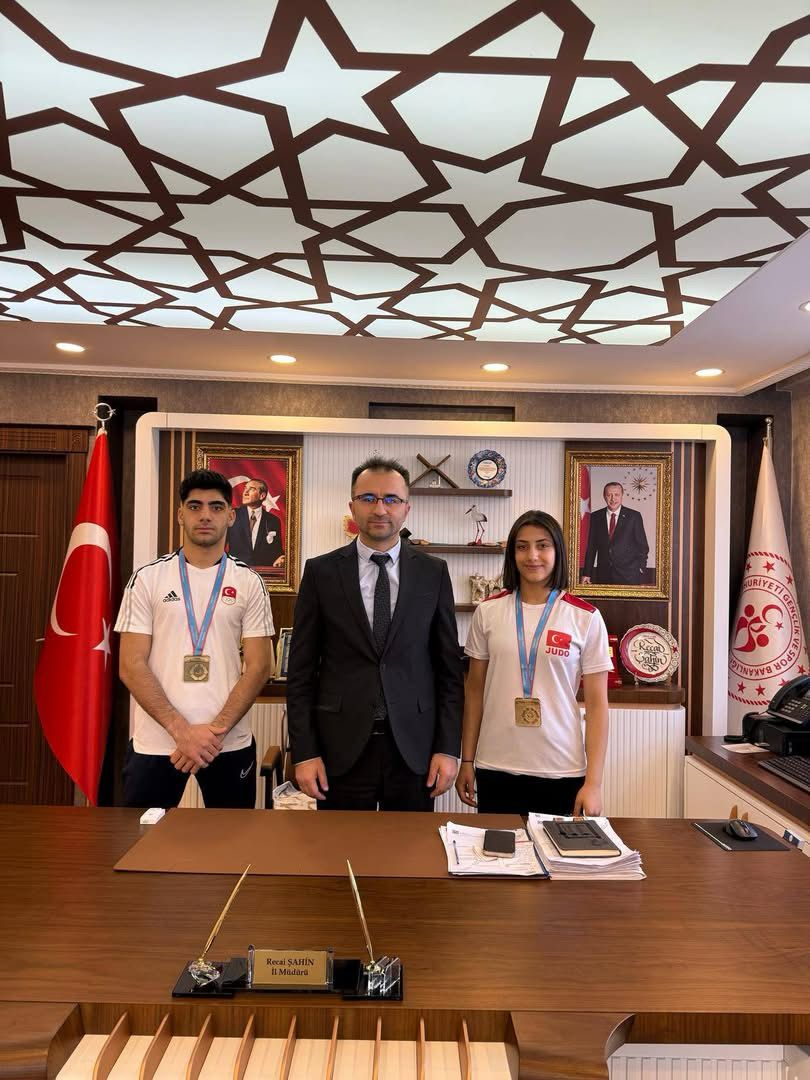 Şampiyon Judocular Iğdır Gençlik ve Spor İl Müdürü Recai Şahin
