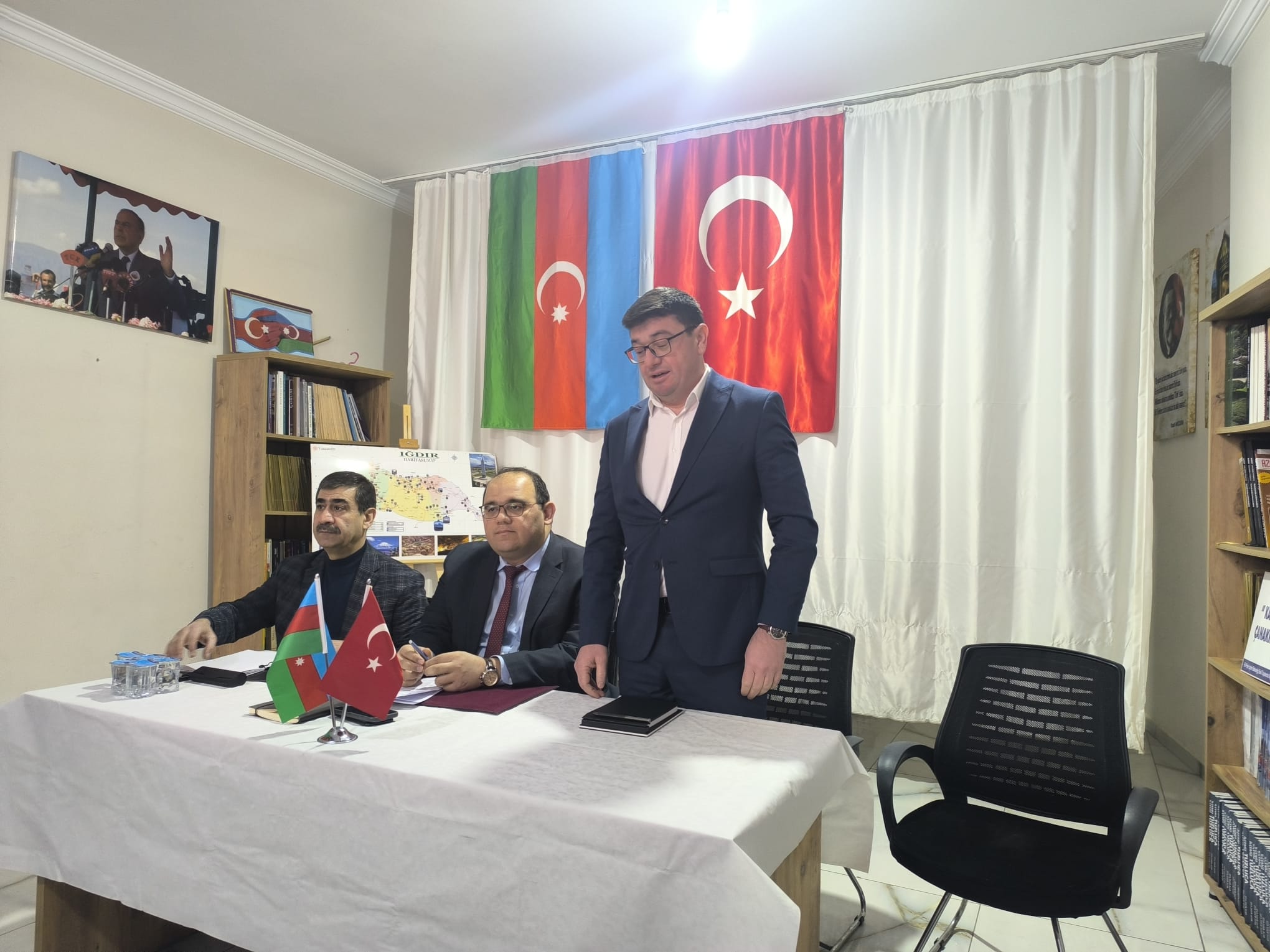 Azerbaycan Yetkilileri, Iğdır