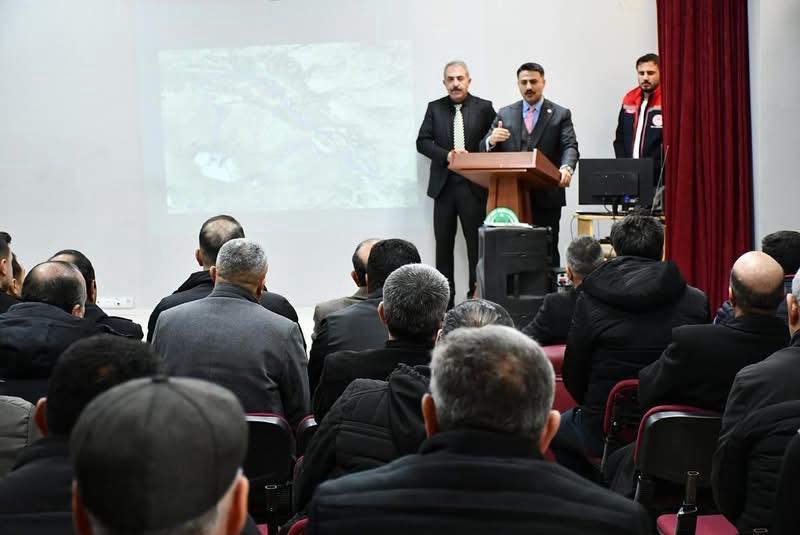 Aralık Kaymakamı Muhtarlarla Mera İşgali Konusunda Toplantı Düzenledi