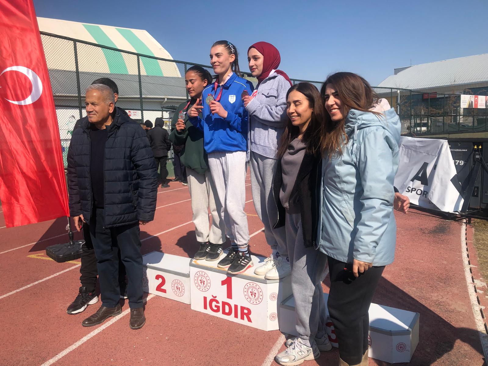 ATATÜRK ANADOLU LİSESİ ATLETİZMDE İL BİRİNCİSİ OLDU