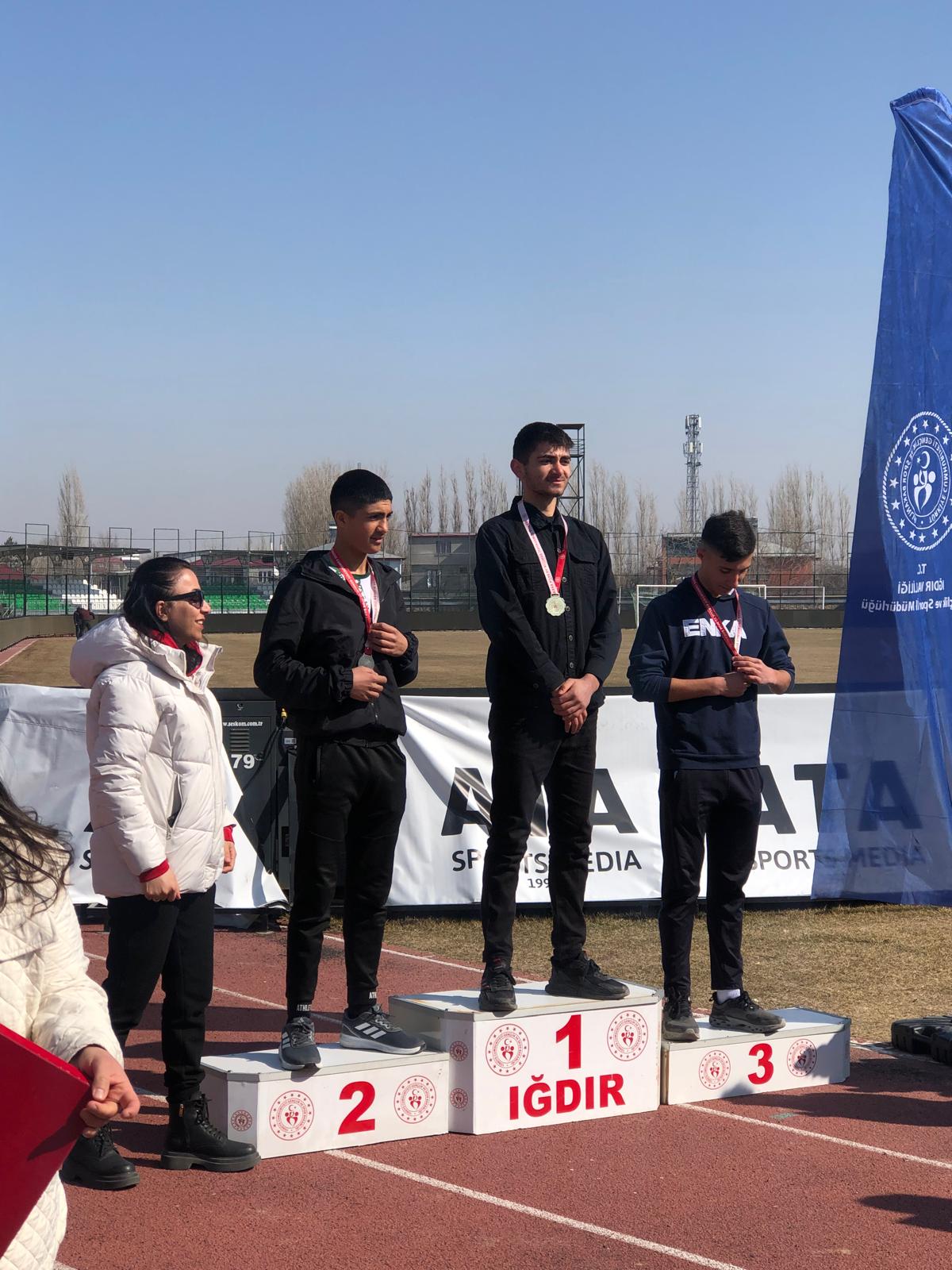 ATATÜRK ANADOLU LİSESİ ATLETİZMDE İL BİRİNCİSİ OLDU