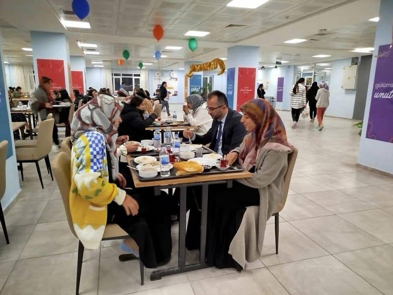 Iğdır Gençlik ve Spor İl Müdürü Recai Şahin Öğrencilerle İftarda Buluştu