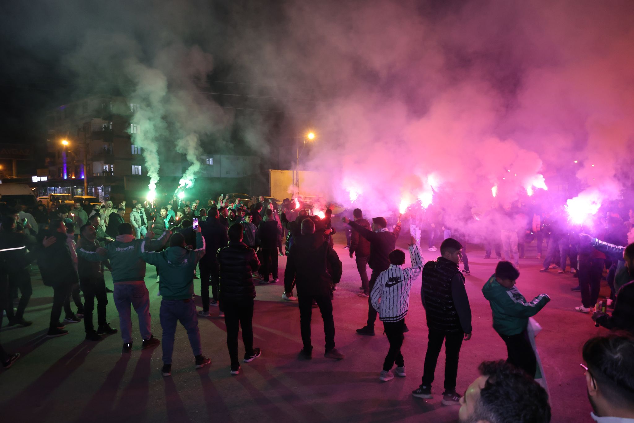 Alagöz Holding Iğdır FK Taraftarlarından Maç Öncesi Moral Desteği