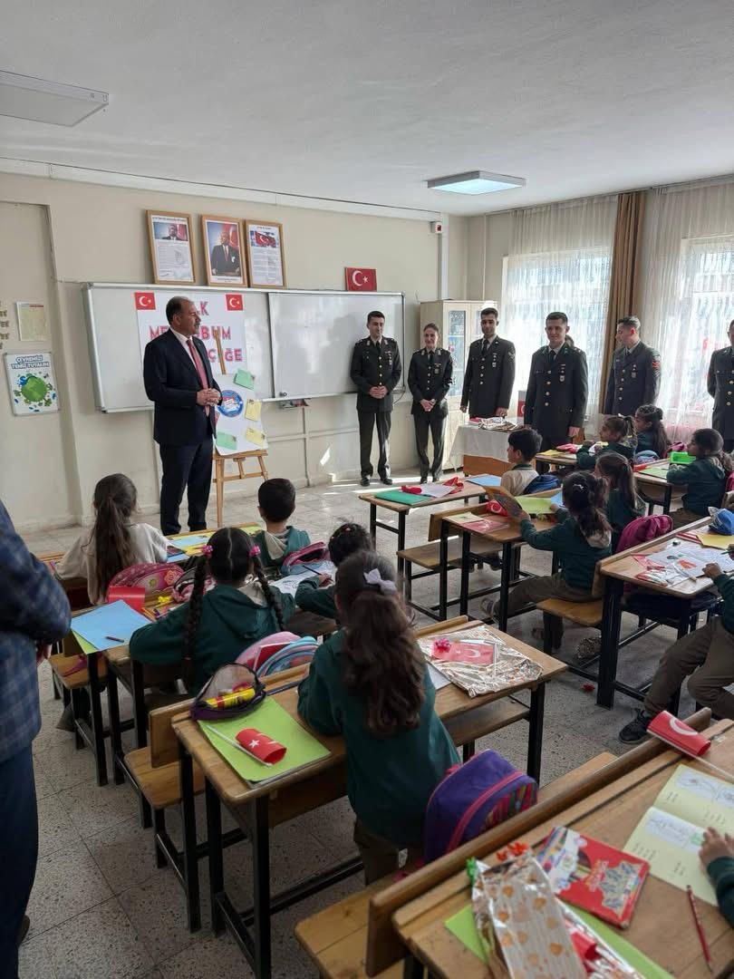 Iğdırlı Miniklerden Mehmetçiğe Duygusal Mektuplar