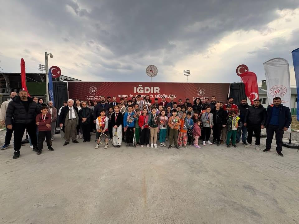 Iğdır''da Çanakkale Şehitlerini Anma Tenis Turnuvası Ödülleri Sahiplerini Buldu
