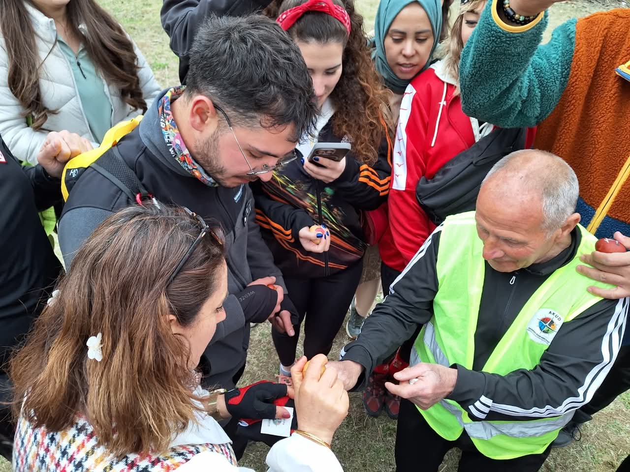 Bisiklet Turu''nda Nevruz Yumurtası Tokuşturuldu