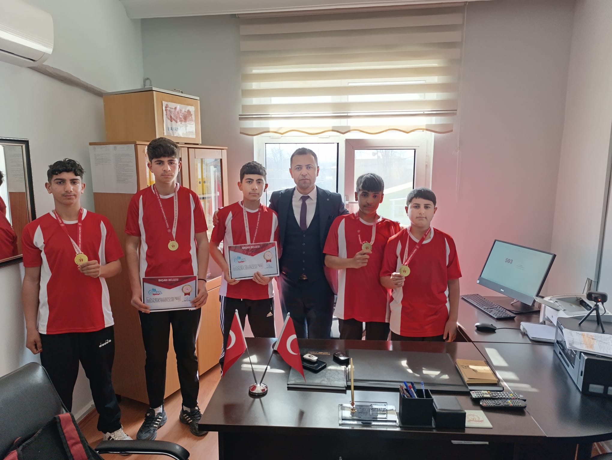 Okul Sporları  Badminton Yıldız Erkeklerde Enginalan  Ortaokulu  il 1.si  Oldu. 