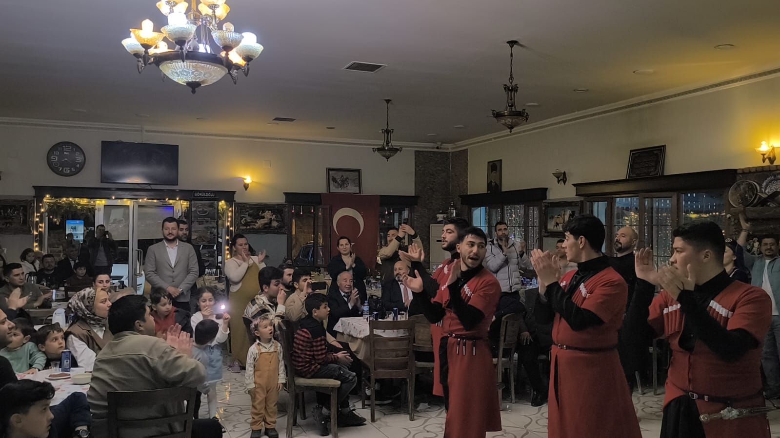 Eğitim ve Bilim Gücü Dayanışma Sendikasından iftar yemeği