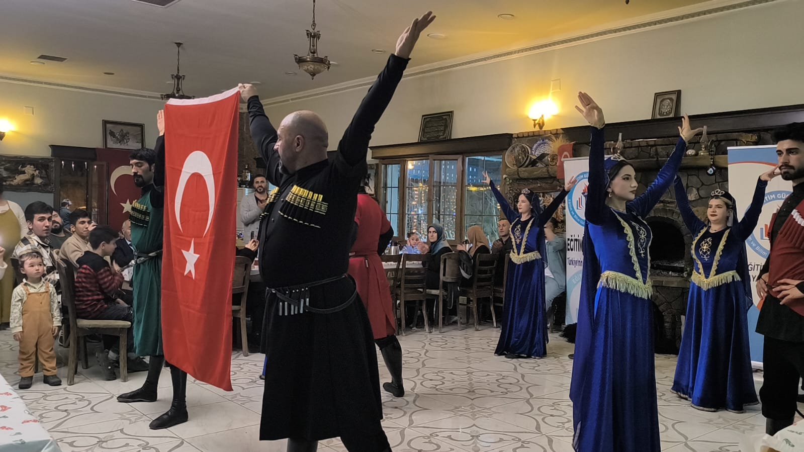 Eğitim ve Bilim Gücü Dayanışma Sendikasından iftar yemeği