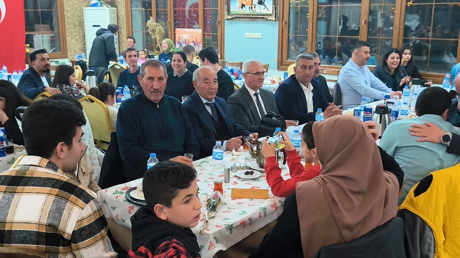 Eğitim ve Bilim Gücü Dayanışma Sendikasından iftar yemeği