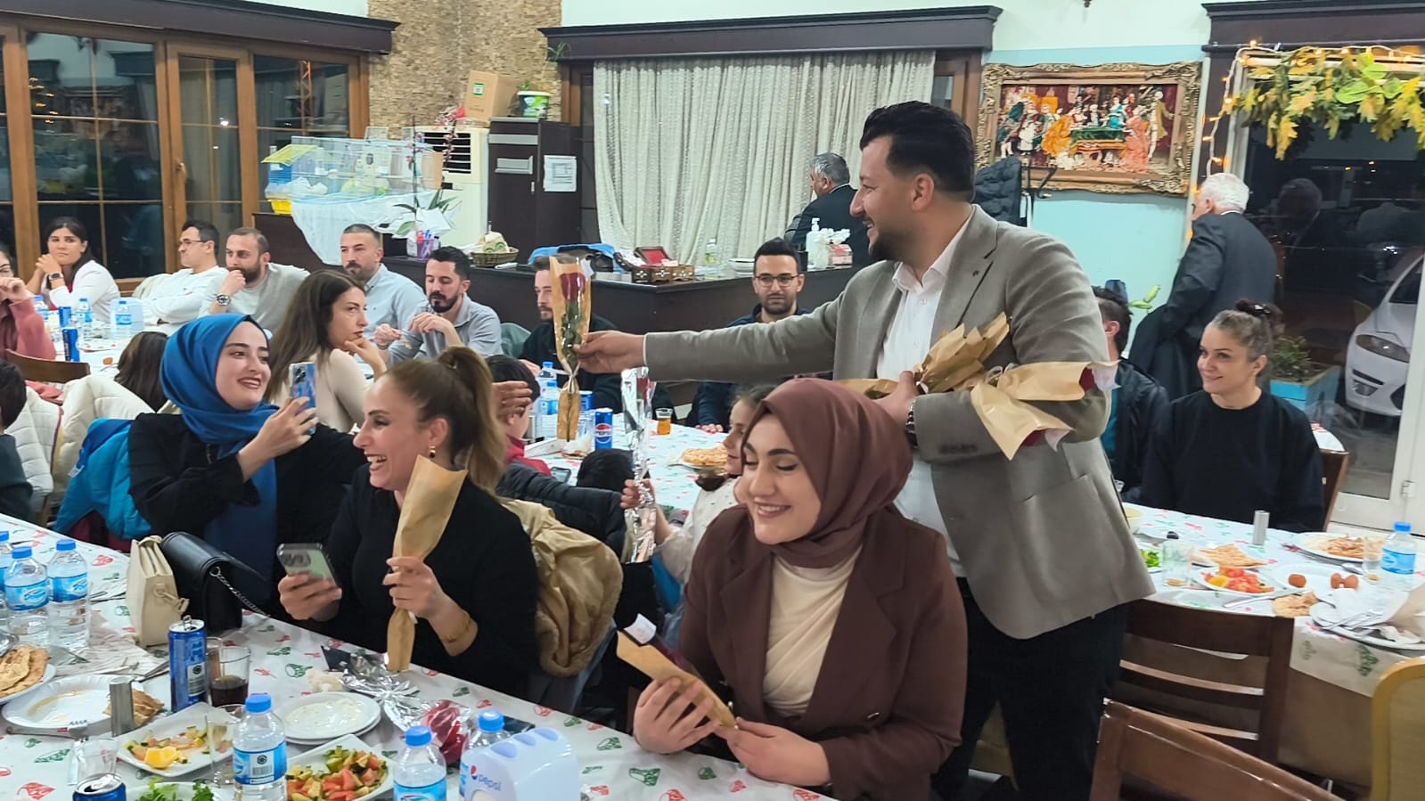 Eğitim ve Bilim Gücü Dayanışma Sendikasından iftar yemeği