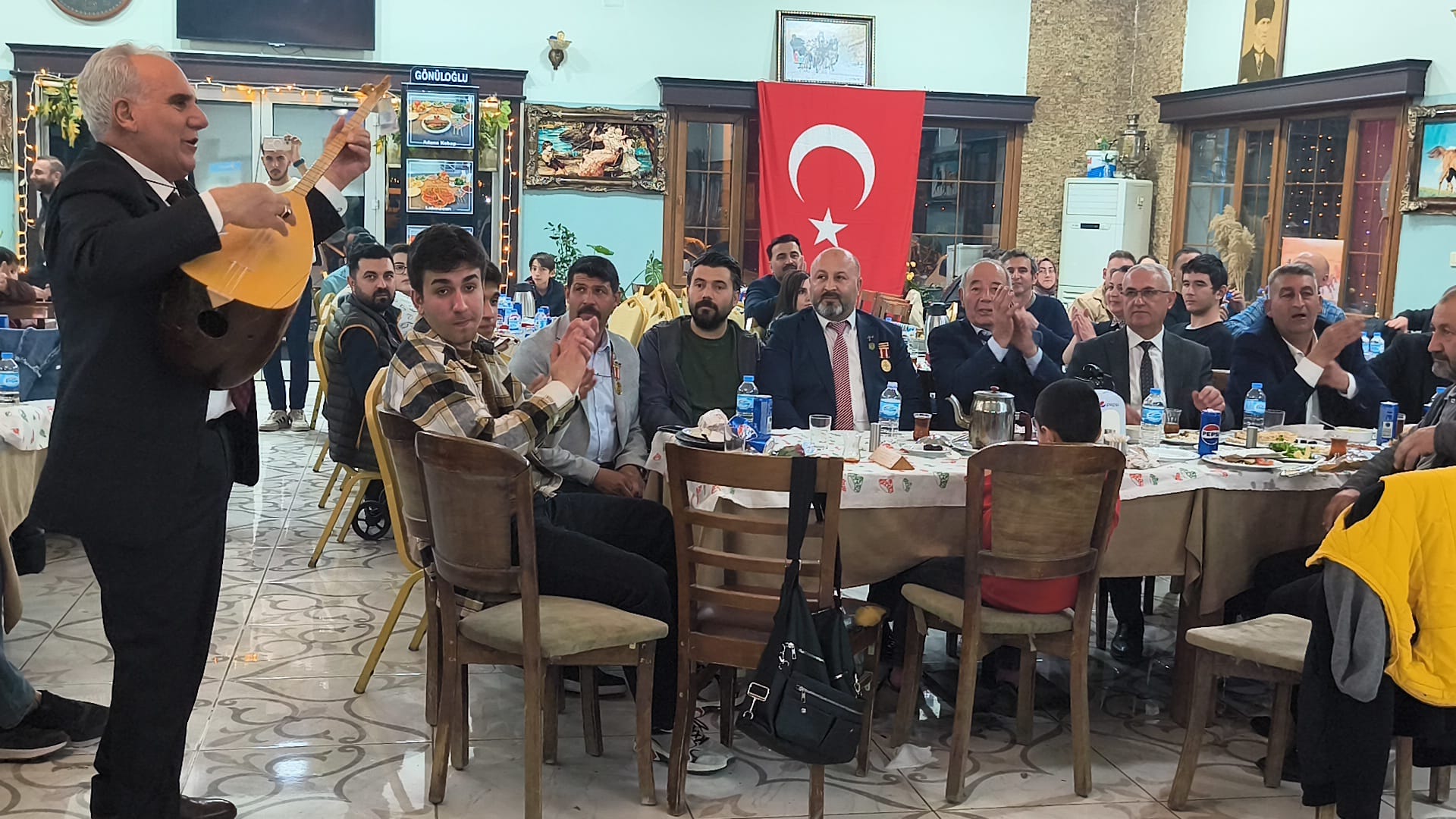 Eğitim ve Bilim Gücü Dayanışma Sendikasından iftar yemeği