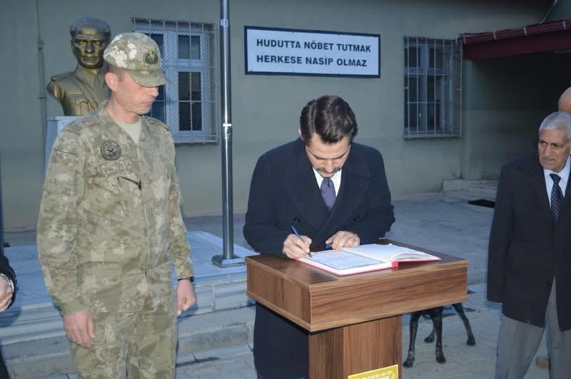 Kaymakam Abdüllatif Yılmaz, Ermenistan Hududunda Mehmetçiklerle İftar Yaptı