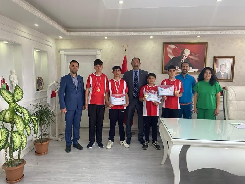 Şampiyon Badminton Takımından İl Müdürlerine Ziyaret