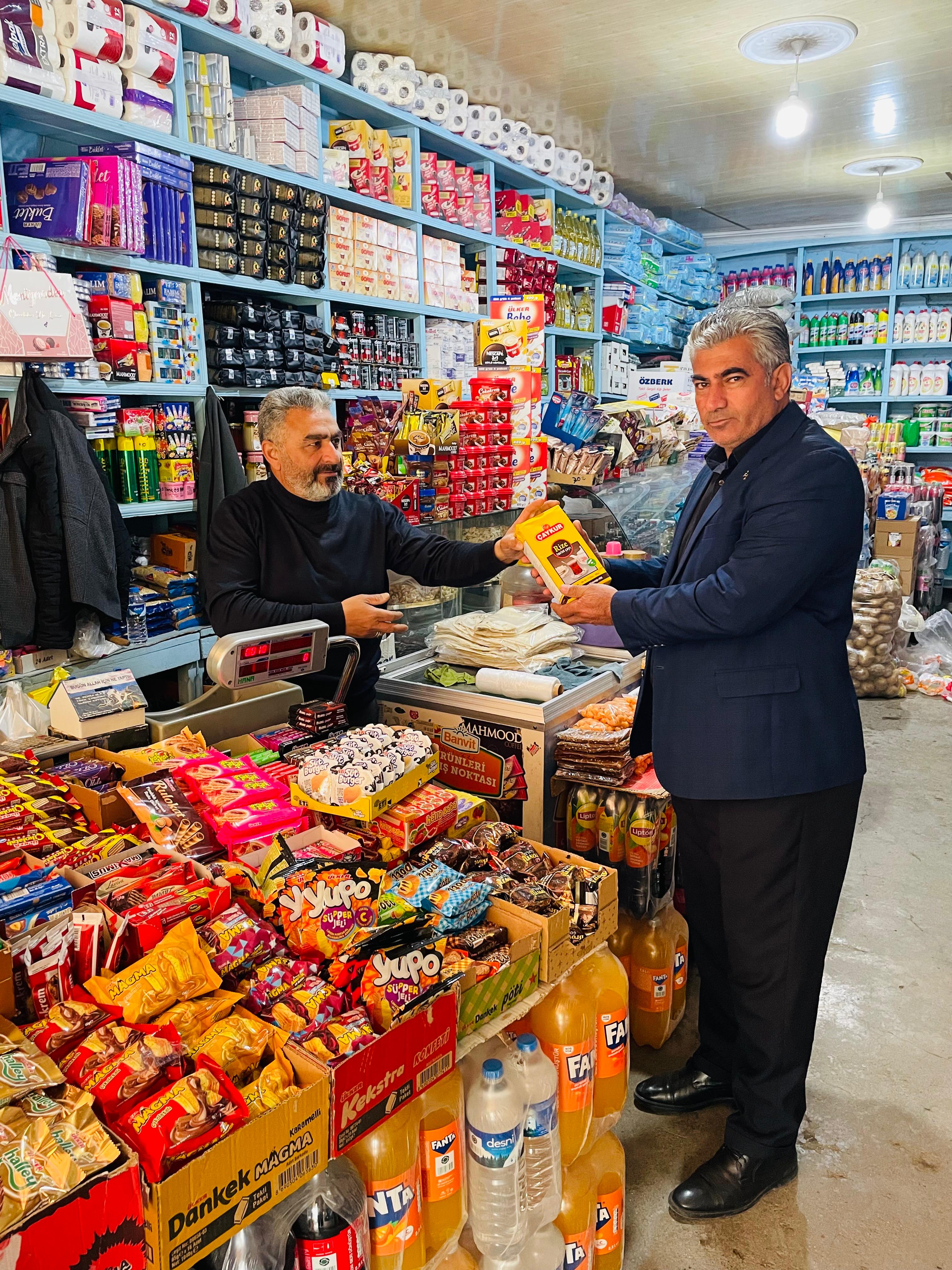 Ak Parti Teşkilatları Iğdır''da #MilliDestekVakti Etiketiyle 2 Nisan Boykotuna Karşı Alışveriş Yaptı