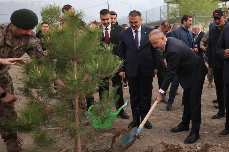 Polis Haftasında 180 Fidan Toprakla Buluştu