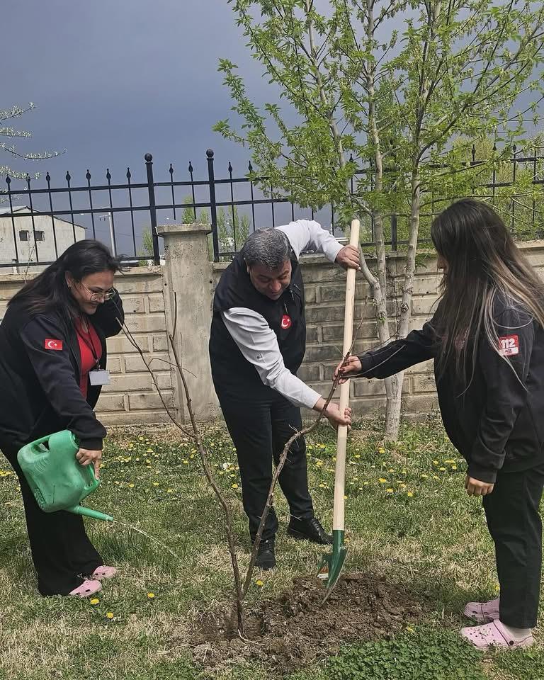 112 Acil Çağrı Merkezinde Fidanlar Geleceğe Nefes Oldu