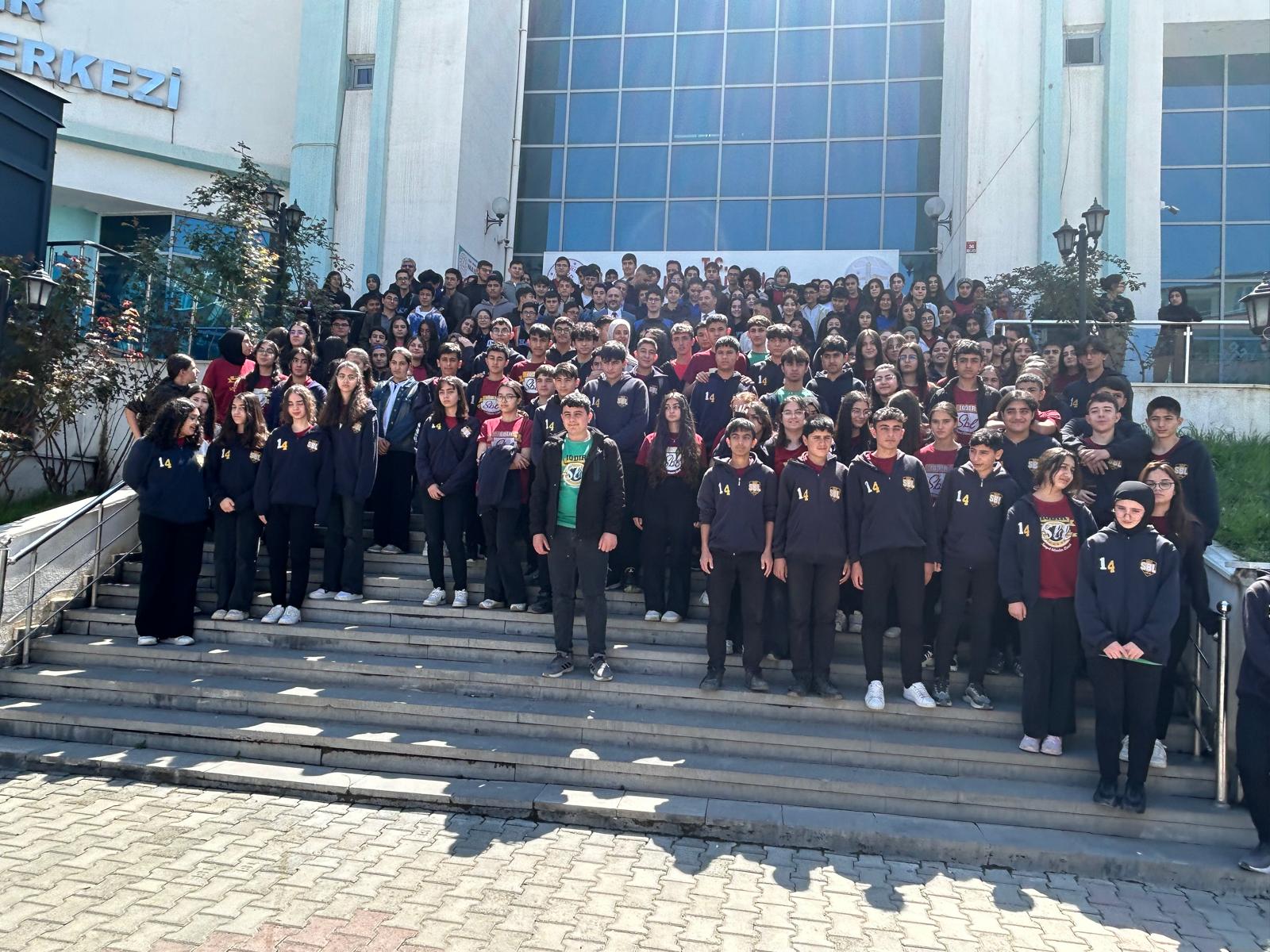 Astronot Tuva Cihangir Atasever, Iğdır''da öğrencilerle buluştu