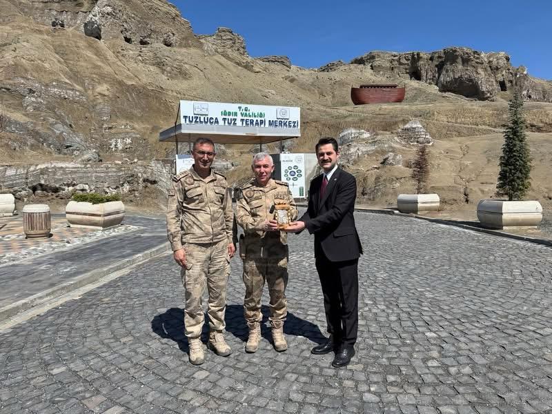 Tuğgeneral Hüseyin Bekmez, Tuzluca Tuz Terapi Merkezini Ziyaret Etti