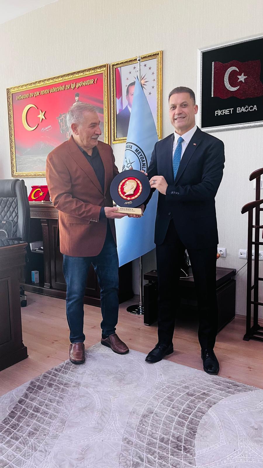 Boksörlerden Havalimanı Müdürü Fikret Bağca''ya Ziyaret