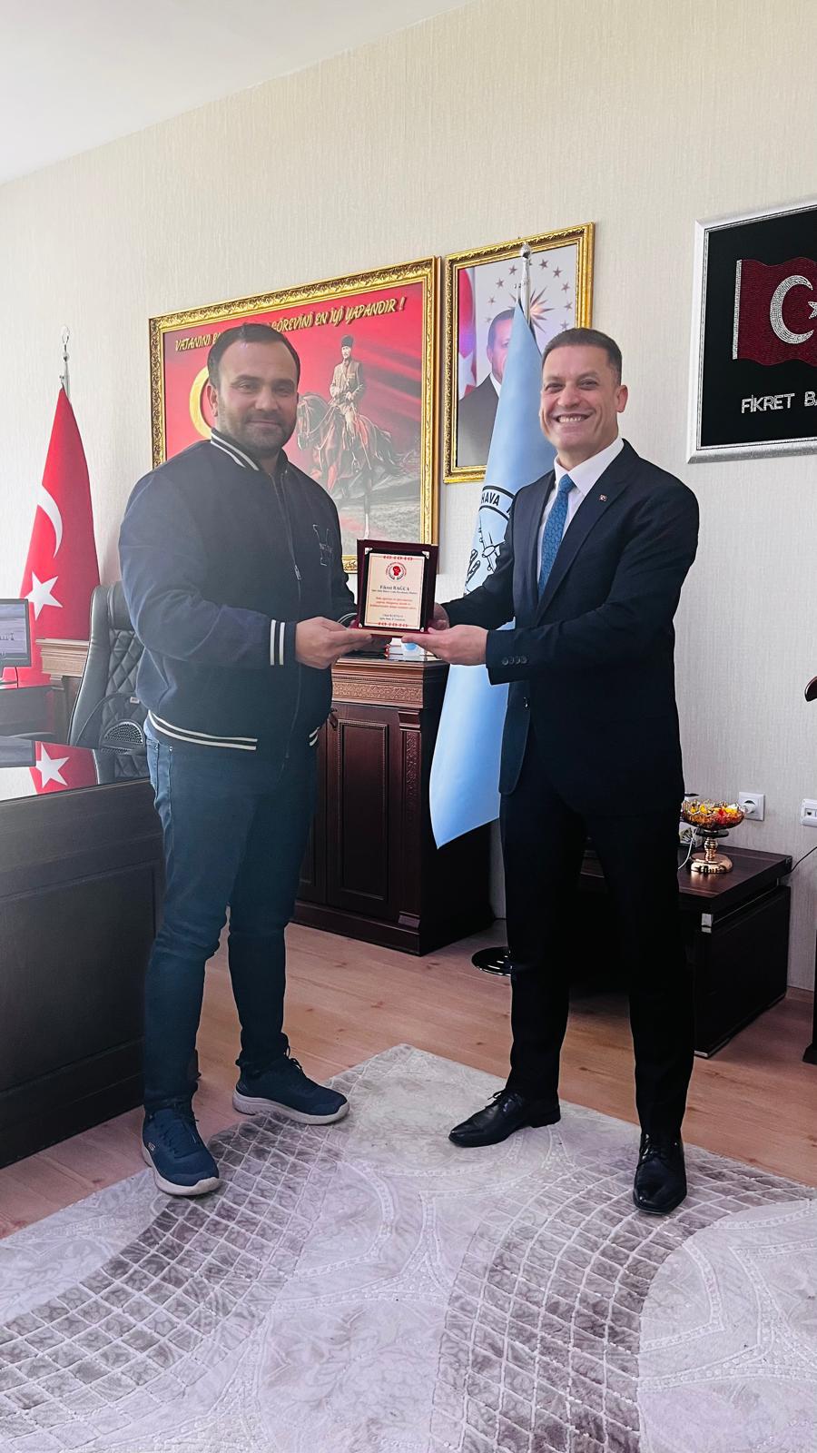 Boksörlerden Havalimanı Müdürü Fikret Bağca''ya Ziyaret