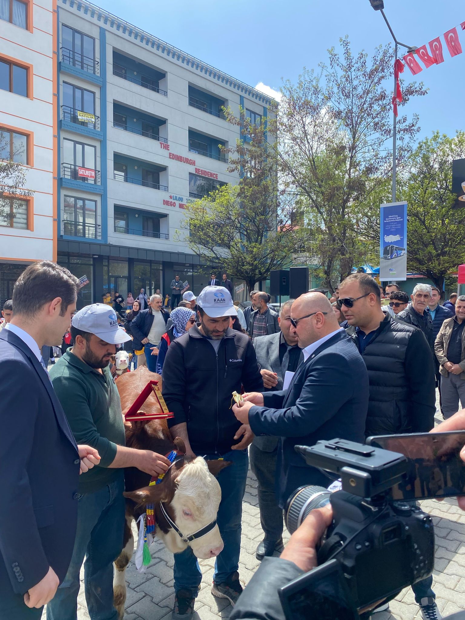 KAAN Lisanslı Depoculuk''tan Tuzluca''daki Güzellik Yarışmasına Altın Destek