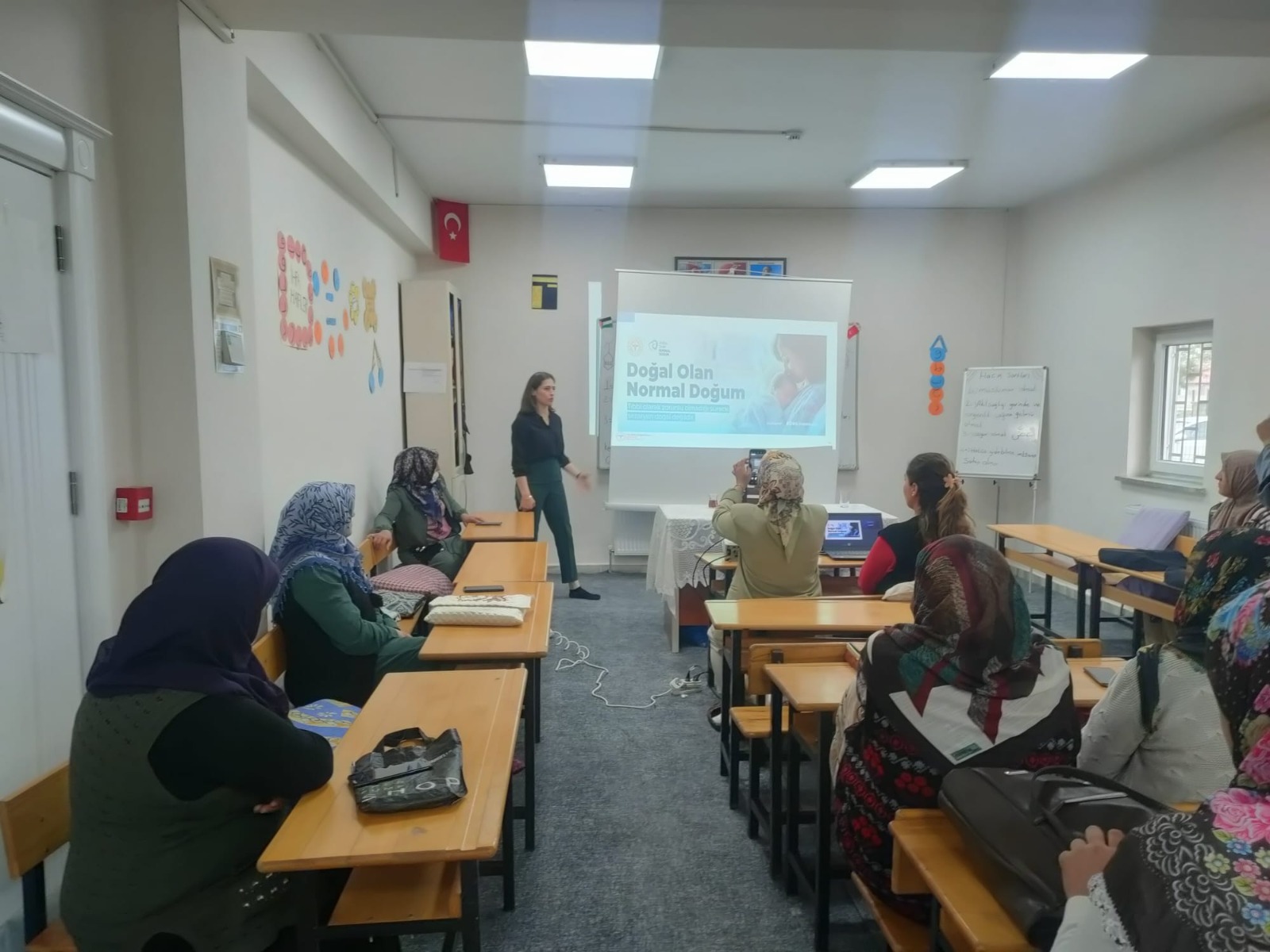 Ebeler Haftası''nda Normal Doğuma Teşvik: İl Sağlık Müdürlüğü''nden Ebeler ve Gebelere Yönelik Örnek Uygulama