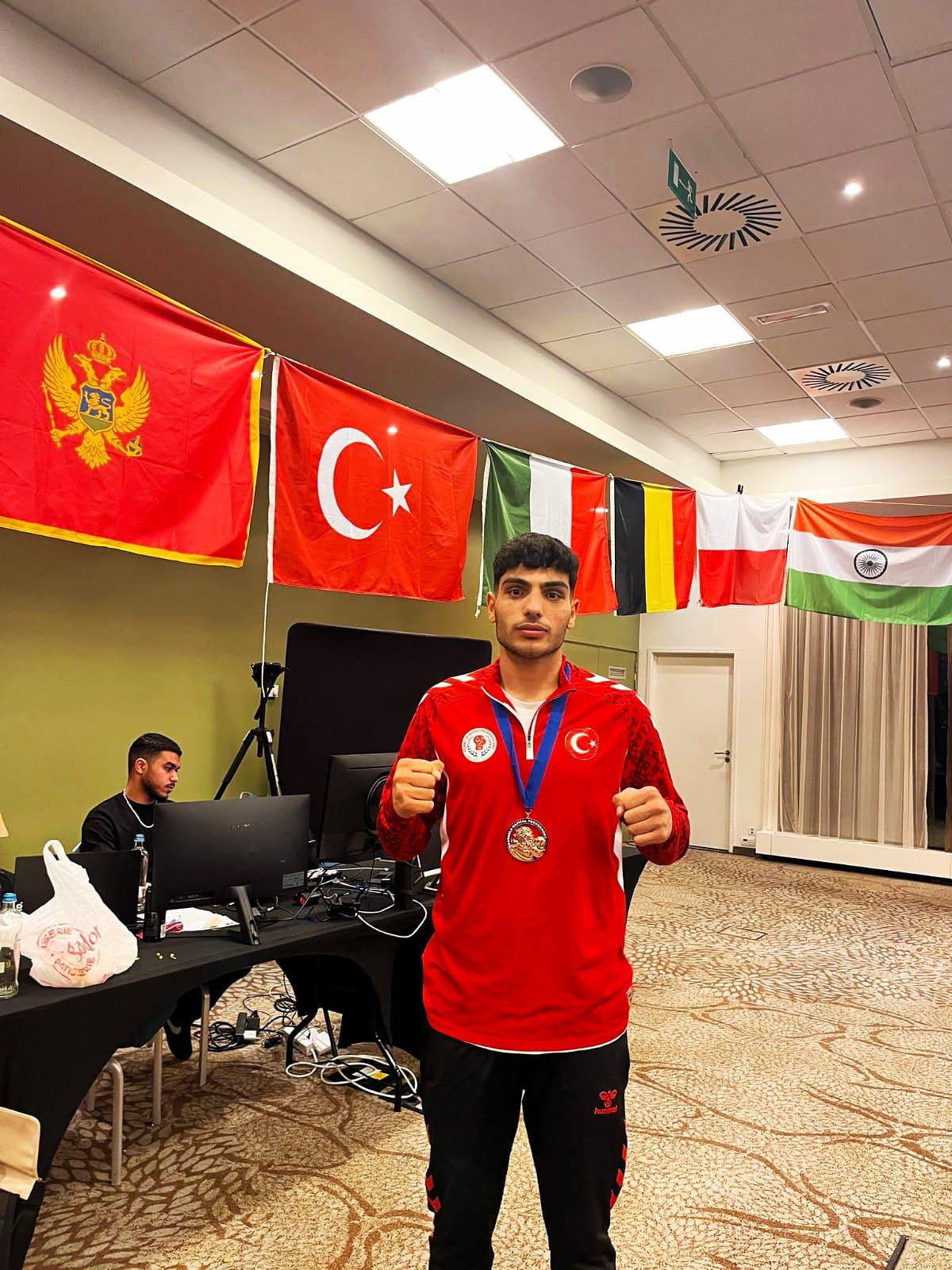 MİLLİ BOKSÖRLERİMİZ BELÇİKA