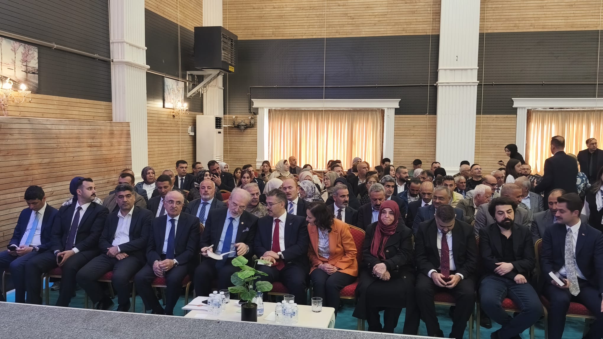 “Iğdır Kitaplarla Buluşuyor: 2. Kitap Fuarı Açıldı”