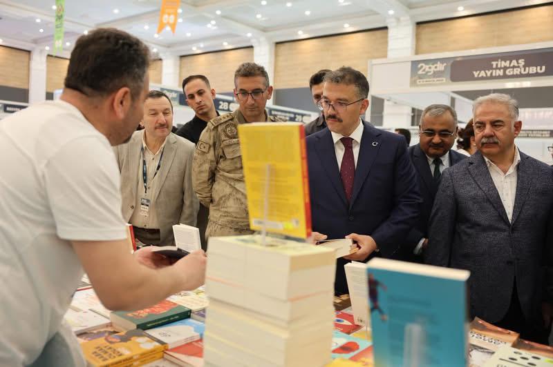 Vali Ercan Turan, Iğdır Kitap Fuarı