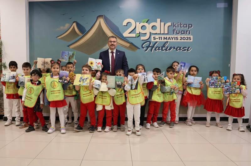 Vali Ercan Turan, Iğdır Kitap Fuarı