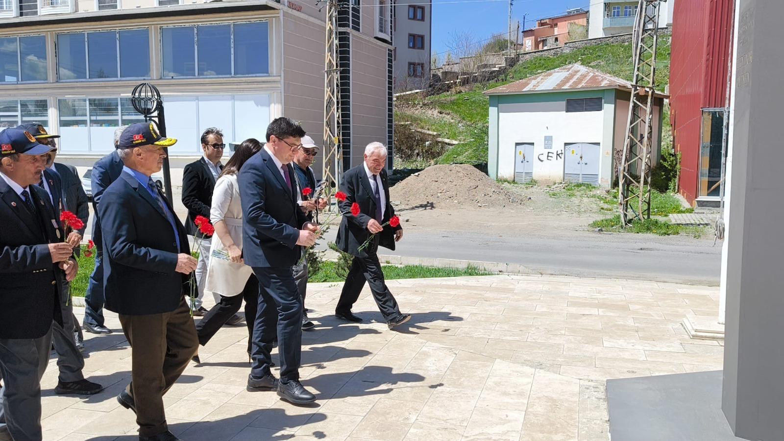 Azerbaycan''ın Milli Lideri Haydar Aliyev''in doğumunun 102. yıldönümü