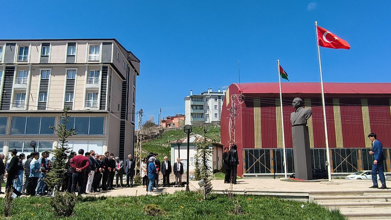 Azerbaycan''ın Milli Lideri Haydar Aliyev''in doğumunun 102. yıldönümü
