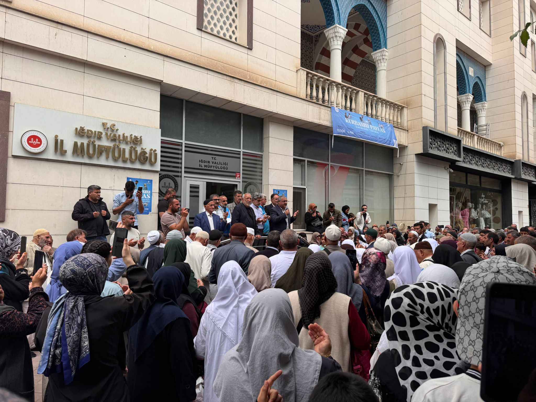 Iğdır''da Hacı Adayları Dualarla Kutsal Topraklara Uğurlandı