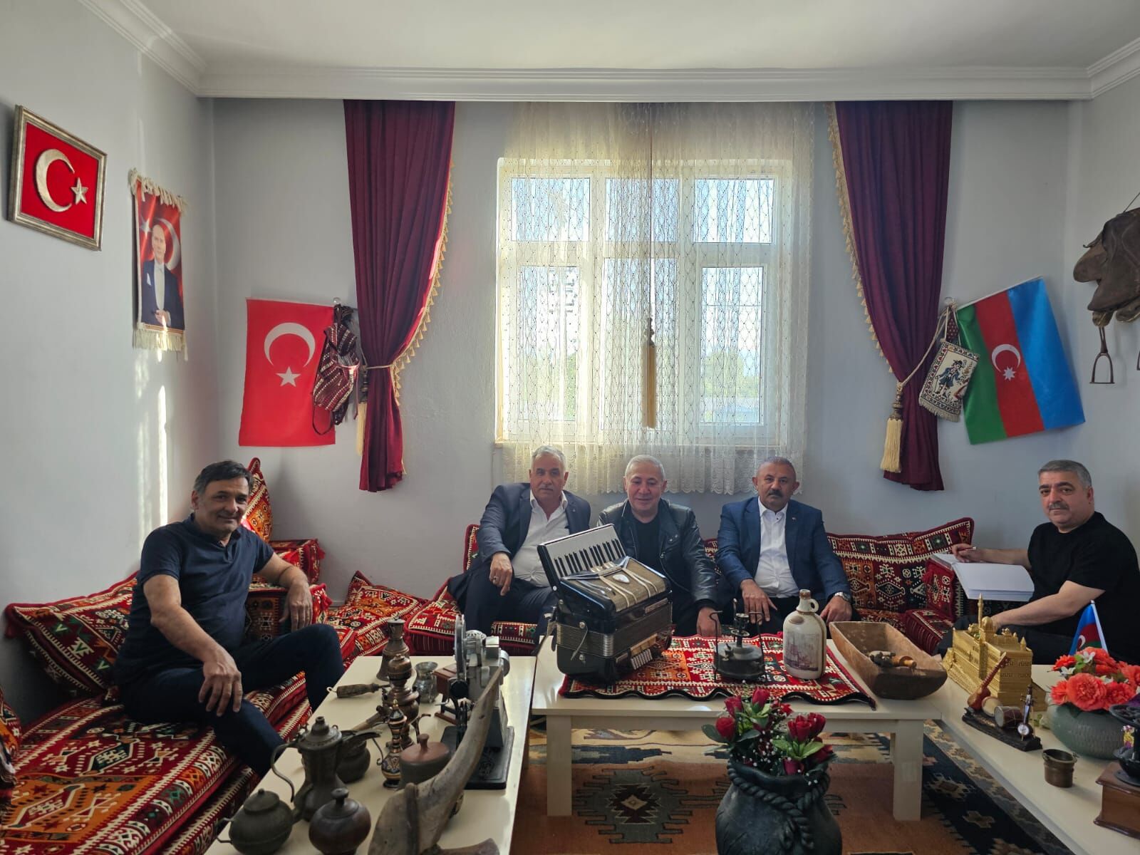 Alihan Samedov ve Parviz Mammadzada Karakoyunlu Ata Ocağı''nı ziyaret etti. 