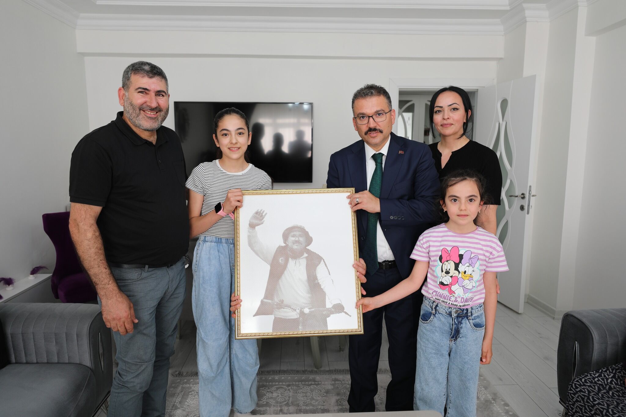 Bayram Ziyareti: Vali Turan''dan Bayat Ailesine Kutlama