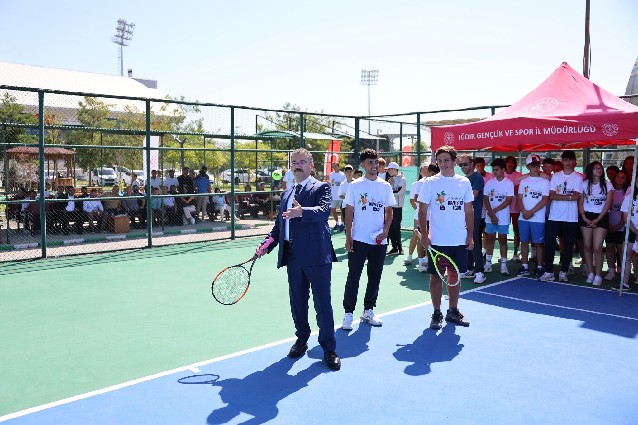 Ağrı Dağı''nın gölgesinde ''Kayısı Cup'' heyecanı