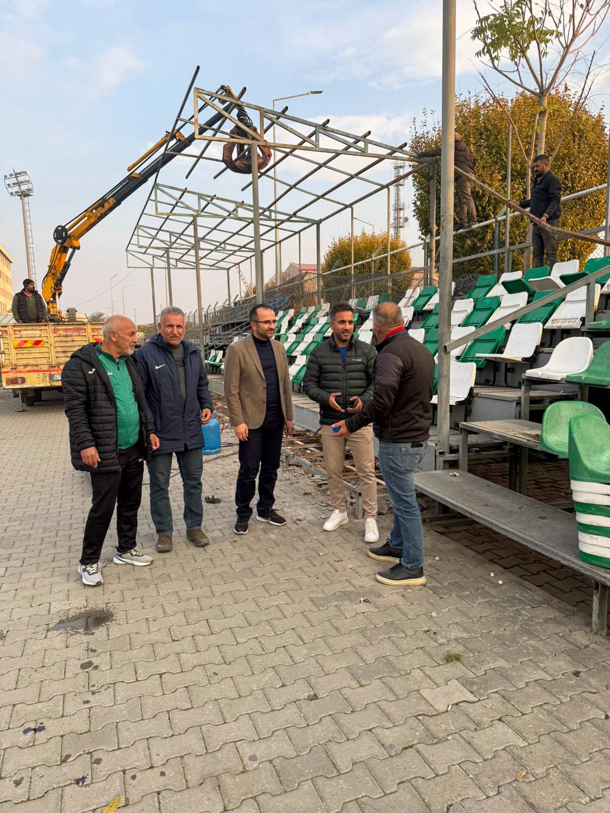 585080714 829268169852802 994926452000855989 N