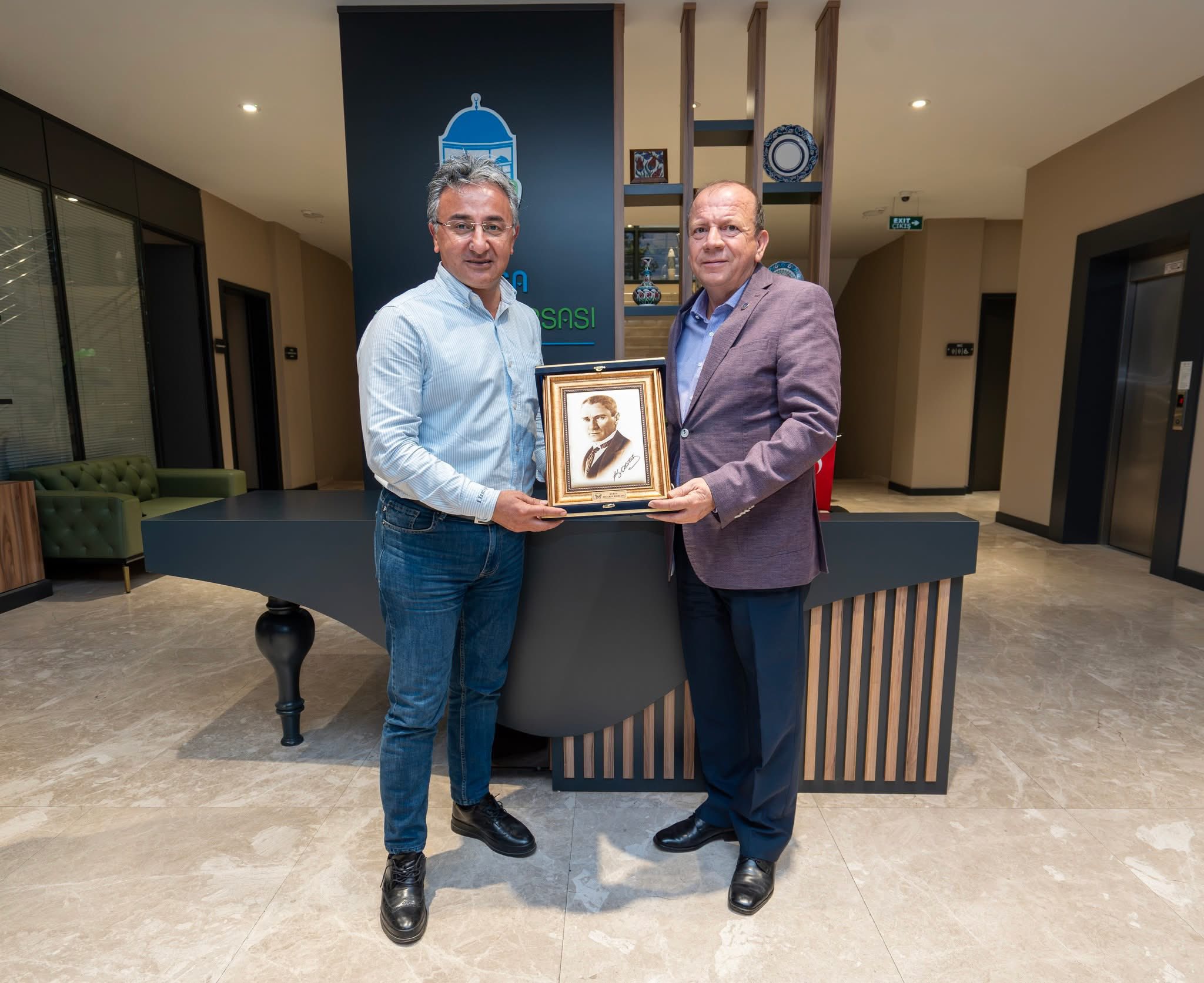 585421565 1253143686850365 1883749181915422467 N