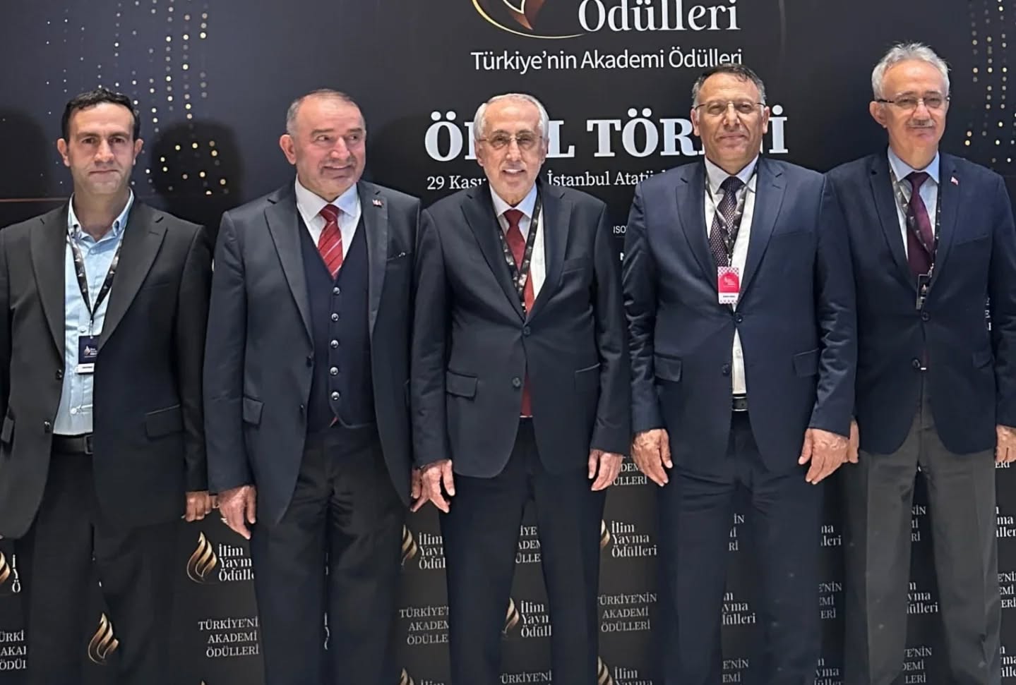 588412163 18327532540300125 3791337455014054819 N