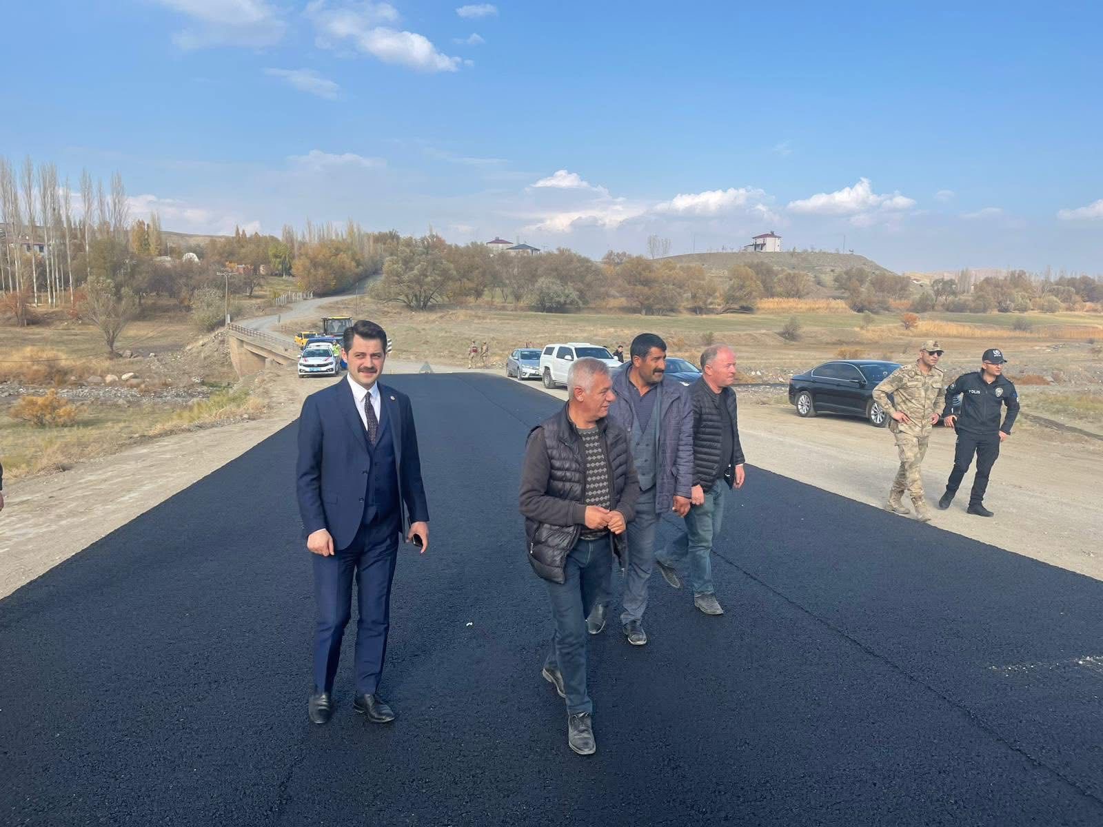 D8F66142 B56C 4Dc7 8C3B 9740C58Ead29