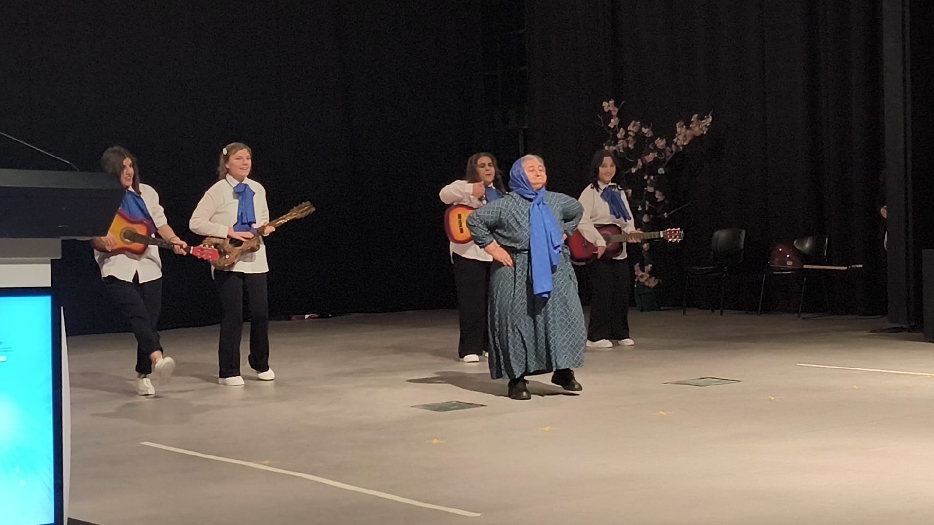 A14F8D12 56Fa 4415 B63F 90480879841F