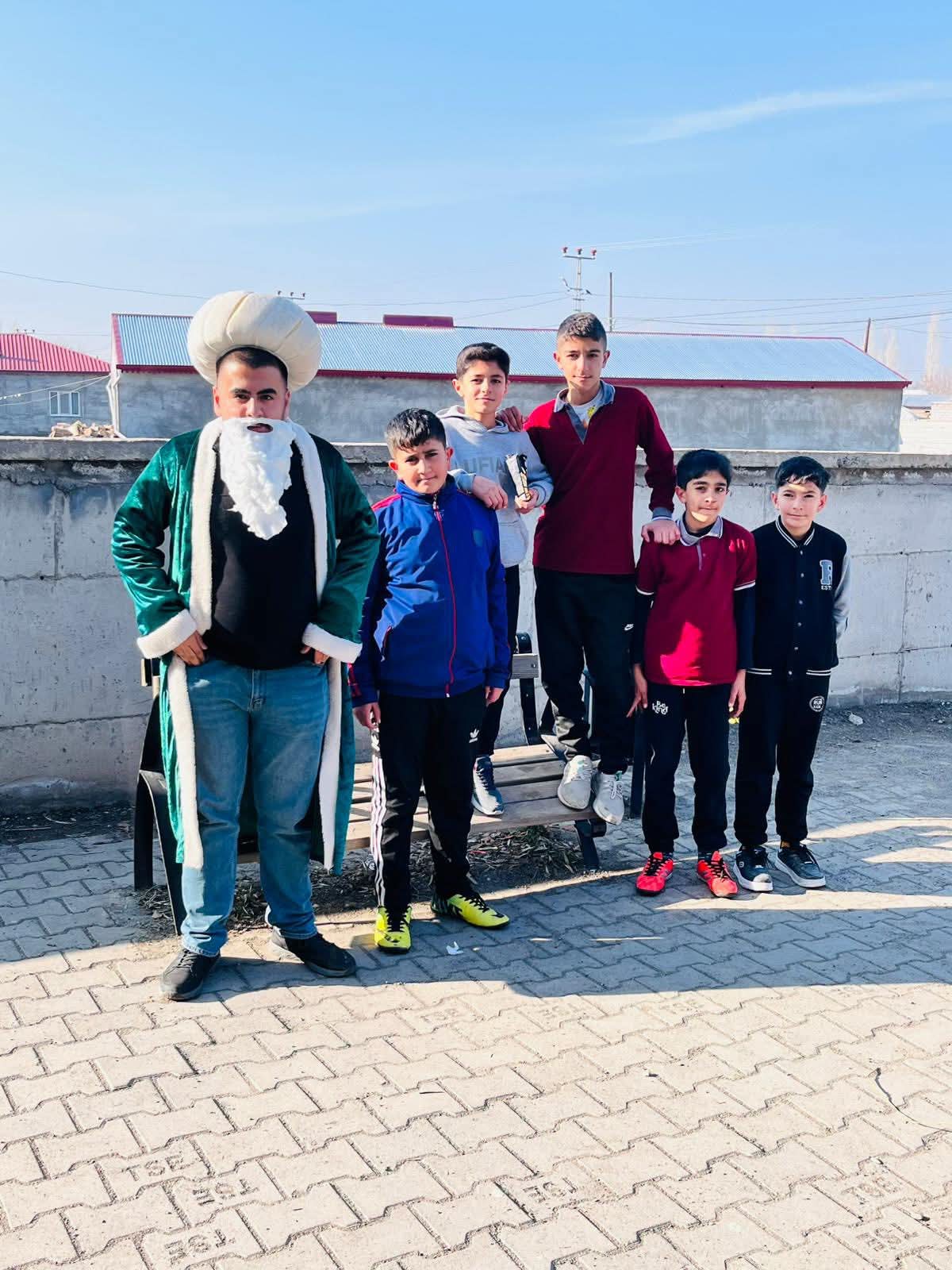 E5A8Aedc 3C48 4Bb3 83Ad Debe95C3Abc4