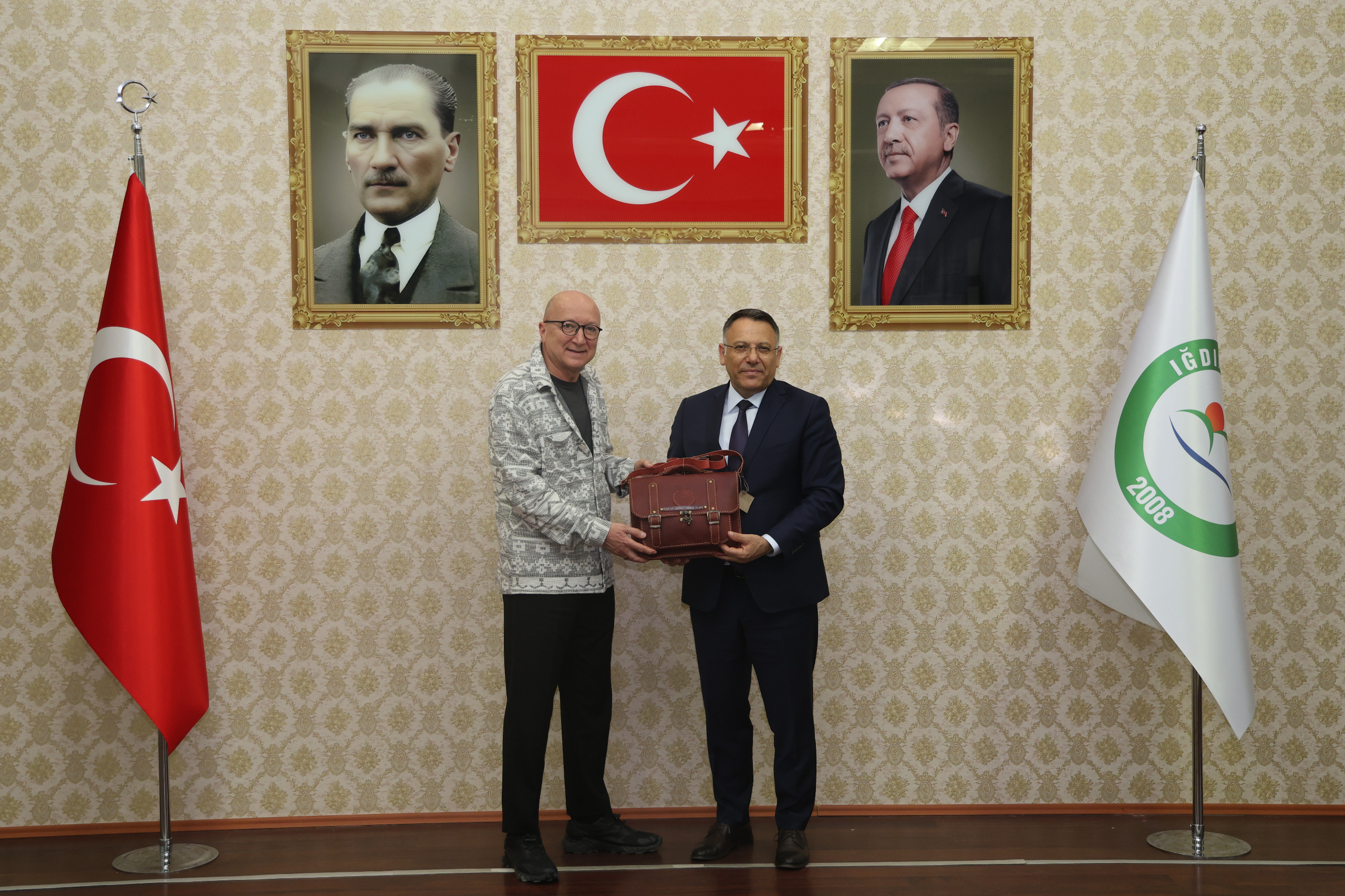 Ef2538B2 4248 4553 8939 682337E0F1C3