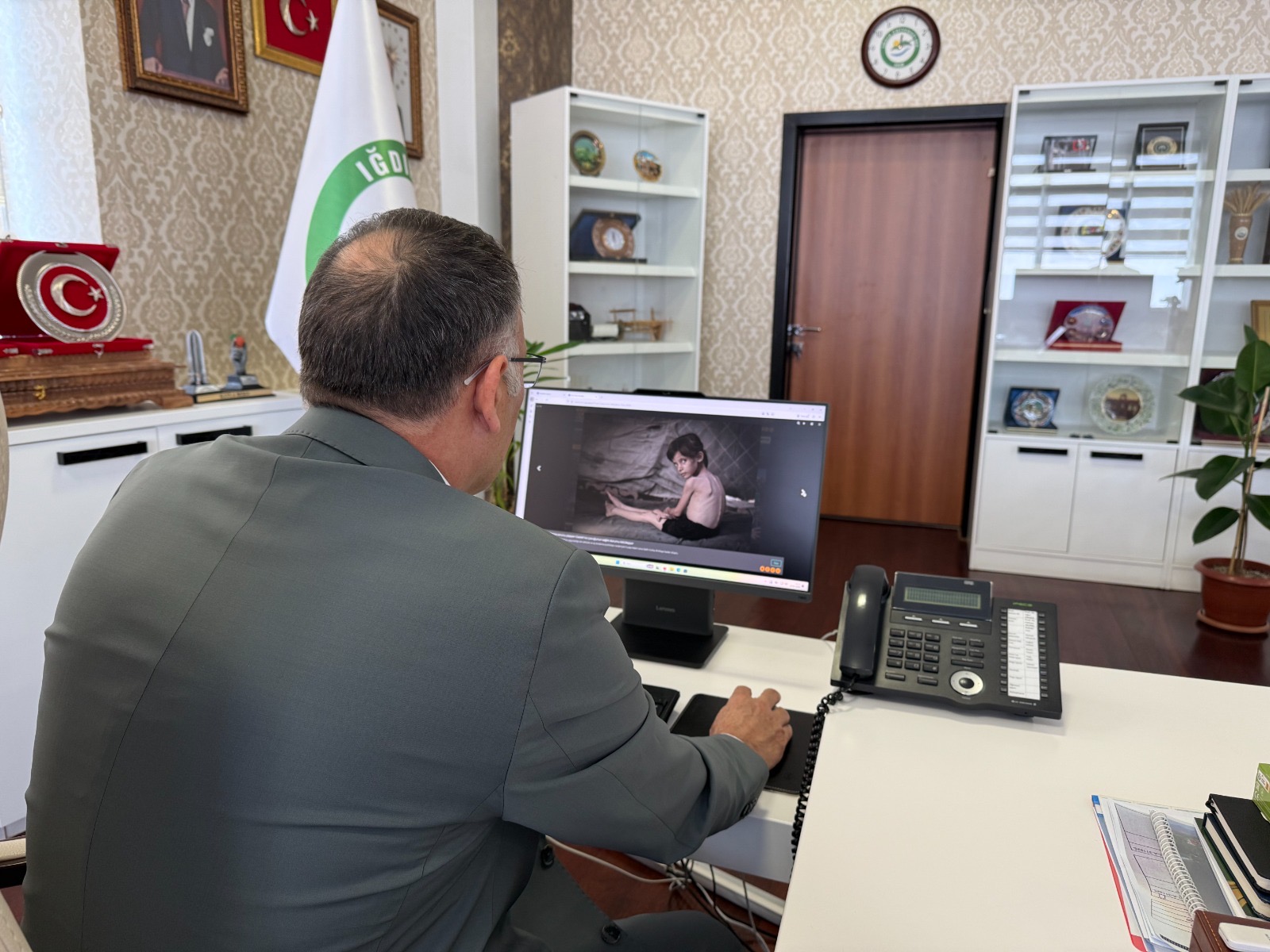 998E03D2 761E 4Aa3 A2B5 B05B37290890