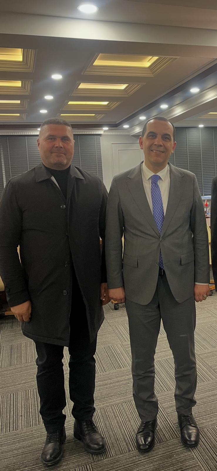 F16E6Eeb 6D29 406C 83F7 7513893Eab5C