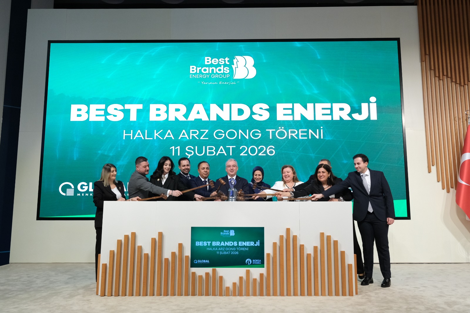 132A8110 27C7 4F47 8Ff5 F16E943F3E6C