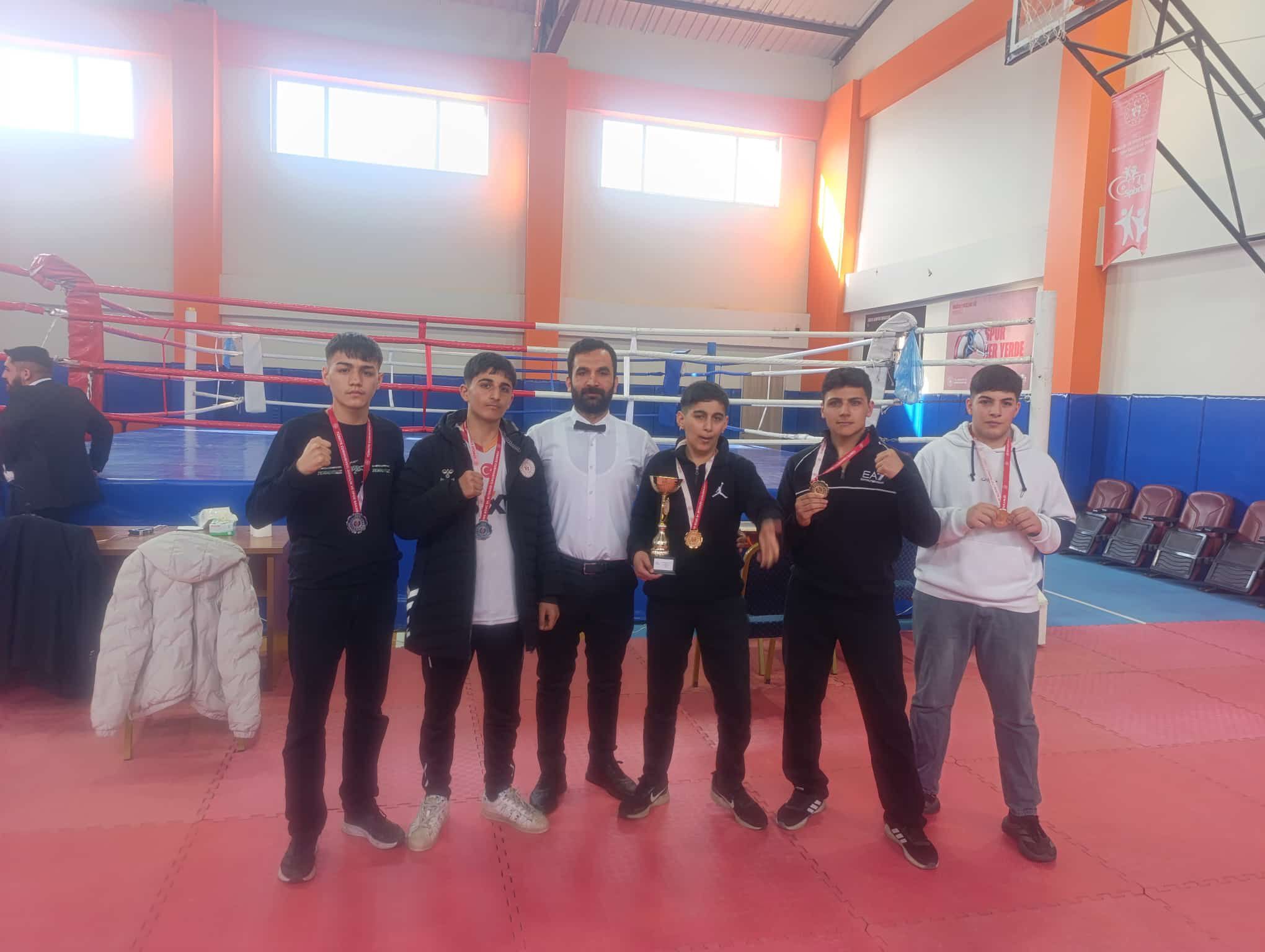 4101843D 2Edc 4B37 Aec3 1Ef9F89F1D40